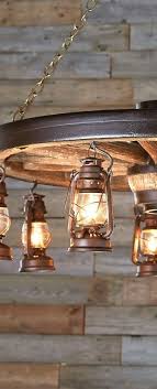 Love This Rustic Farmhouse Lighting Piece Similar Style To Mason Jars With The Lamps On A Wagon Wheel Here Vagnshjul Belysning Rustik