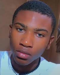 Carline Sanon's Instagram, Twitter & Facebook