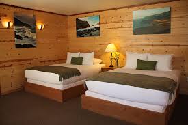 Cadre très agréable pour ce restaurant au bord de la big sur river. Big Sur Coast Lodging Big Sur River Inn Restaurant Hotel At Big Sur California