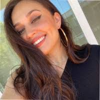 Claudia Deras's Instagram, Twitter & Facebook