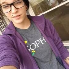 Danielle Bussard✌ (@dbusss)