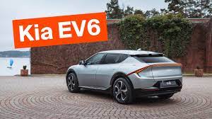 1 day ago · kia ev6 center console the exterior is still under its familiar camouflage, though it still looks like it takes its inspiration from 2019's habaniro concept. Vi Kollar In Nya Kia Ev6 Youtube