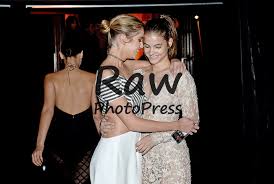 Check out the latest news and gossip on celebrities and all the big names in pop culture, tv, movies, entertainment and more. Vogue 85th Anniversary During The Paris Fashion Week Raw Photo Press