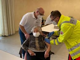 Waldemar wierzba, direktor des zentralen klinischen krankenhauses des innenministeriums. Erste Corona Impfungen In Kaufbeuren Und Im Ostallgau Erfolgt Kaufbeuren