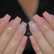 Pero, ¿cómo vestir el color sin arruinar el aspecto clásico y limpio? Disenos De Unas Acrilicas Cortas Diseno De Unas