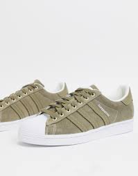 Der adidas superstar ist sowohl für damen als auch für herren verfügbar. Adidas Originals Superstar Sneaker In Khaki Grun Sneekerss