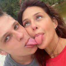 Priscila Sol: Atriz que namora jovem de 24 anos tem filho adulto