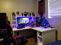 I Heard Someone Say Christmas Battlestation First Time Posting Long Time Lurker Battlestation Me Clean Setup