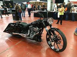 Pin By Russell Endsley On Custom Harley Baggers Harley Davidson Baggers Harley Davidson Boots Harley Davidson