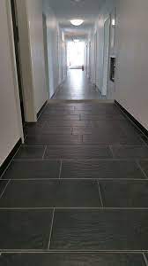 Auf den folgenden seiten möchten wir ihnen einen einblick in unsere arbeiten und unsere tätigkeitsgebiete geben. Fliesenverlegung Im Treppenhaus Der Fliesenleger Aus Darmstadt