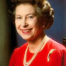 Princess elizabeth, aged six, and princess margaret, aged two, playing in a sandpit at their grandparents' home in hertfordshire. Elizabeth Ii Age Birthday Biography Family Children Facts Howold Co