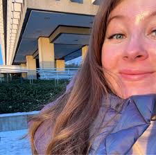 Lilo is constantly bringing smiles to other hikers — especially when she's  wearing her bandana and her Corgi goggles, or "coggles."