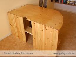 Klappbare schreibtische sind eine sehr praktische der grund dafür ist, dass europaletten perfekt als bauteile fungieren. Schreibtisch Selber Bauen Aus Holz Anleitung Philognosie