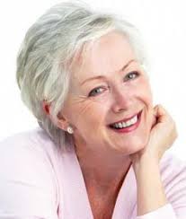 Si vous contactez un styliste ou un coiffeur de confiance avec une question sur la coiffure qu'ils recommanderaient pour les femmes de plus de 55 ans, ils vous conseilleront probablement de vous séparer de la crinière longue et oser une coupe courte femme 55 ans rapide. 48 Idees De Coupe De Cheveux 50 Ans Et Plus Coupe De Cheveux Cheveux Coupes De Cheveux 50 Ans
