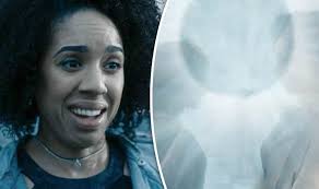 Doctor Who season 10 finale: Fans in tears as Bill Potts gets a KISS: 'I  have goosebumps!'