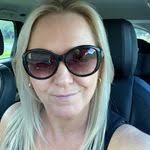 Leanne Bender's Instagram, Twitter & Facebook