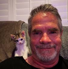 What an adorable kitty.