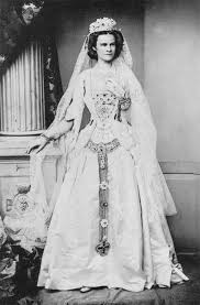 Kaiserin elisabeth, gemälde von winterhalter. Helene In Bayern Galt Als Perfekte Braut Fur Den Kaiser Sie Kannte Sich Im Gegensatz Zu Ihrer Sch Konigliche Hochzeitskleider Helene In Bayern Thurn Und Taxis