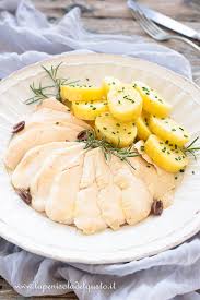 Cucinati così saranno i petti di pollo saranno leggeri, ben digeribili e comunque gustosi e saporiti, tanto che saranno graditi anche dai bambini. Tagliata Di Pollo E Patate Light Al Microonde Il Salva Cena In 10 Minuti