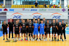 Siatkarze pge skry bełchatów przegrali w kazaniu z zenitem 2:3 (25:22, 19:25, 17:25, 25:13, 12:15) w rewanżowym ćwierćfinałowym meczu ligi mistrzów i odpadli z rozgrywek. Nowi Zawodnicy Pge Skry Belchatow Wybrali Numery Na Zmiane Zdecydowal Sie Tez Dusan Petkovic Belchatow Nasze Miasto