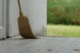 Loteng mengacu pada pikiran, sementara ruang bawah tanah mewakili bawah sadar. Bisa Jadi Sial Ternyata Ini Tafsir Mimpi Saat Melihat Sapu Lidi Rusak Percaya Semua Halaman Idea