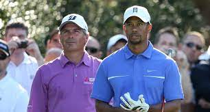 Tiger Woods And Fred Couples Trade Shots Golf365