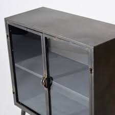 Trouvez etagere rangement dans acheter et vendre | achetez et vendez des articles localement à grand montréal. Petit Meuble De Rangement 2 Portes En Verre Et Metal Roosevelt Maisons Du Monde