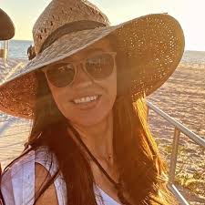 Hello everyone, Can you share recommendations for nearby places or girls at  Disney who do all kinds of braided hairstyles reminiscent of Disney  princesses? Thanks in advance! 🩷🩵