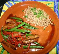 Schweinefleisch Mit Zuckerschoten Und Paprika Im Wok Rezept Kochbar De