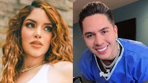 Juan de dios pantoja y kim loaiza han demostrado ser buenos y dedicados padres de familia, incluso, hace unas semanas el influencer golpeó al acosador de los tiktokers, quien llevaba semanas acosando digitalmente a su prima y esposa.la gota que derramó el vaso, como el mismo cantante lo expuso fue que también amenazara a su hija, la bebé de año y seis meses. Kimberly Loaiza Y Juan De Dios Pantoja Tienen Su Segundo Hijo Ya Nacio Su Bebe