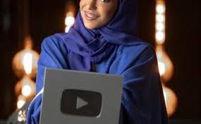 وصعدت زينة عماد مع محمد حماقي على المسرح، ثم قدمها للجمهور وأعلن تبنيه لها ودعمه وقامت زينة عماد بغناء مجموعة من أغنيات محمد حماقي بطريقة الـ (ميدلي) وطرحتها عبر موقع. Hv60zpssx 2b7m