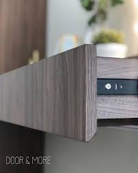 الادراج و ابواب الكبتات كلها ممكن تكون من غير مسكات هذه يسمونها شطف او زاويه ٤٥ لتف Woodworking Wood Shop Knife Block