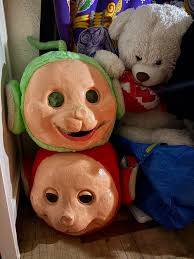 So finally stripped it and found this 😮 Anyone help out who knows anyone  with a head ? For 1998