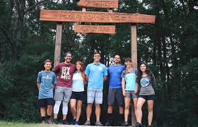 Hunter todd playing a round on hornets nest disc golf course in charlotte nc. Getting Started With Disc Golf In Charlotte The Best Courses Where To Buy Gear And More Charlotte On The Cheap
