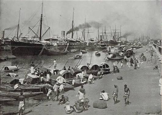 Shipping in the Hooghly, Calcutta, with steam ships. Photograph circa 1900. #History #India #Calcutta #Kolkata #HooghlyRiver