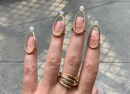 Estaba caminando por el super mercado cuando miré este lindo esmalte de uñas en azul neón, me gustó a pesar que no es de los colores que acostumbro, es el baby blues de salon perfect. Asi Son Los Anillos De Unas Con Los Que No Necesitaremos Manicura Para Presumir De Manos Perfectas Trendencias Bloglovin
