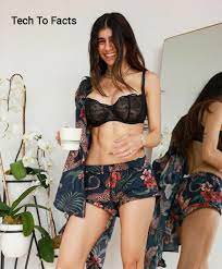 She began acting in pornography in october 2014, and by. What Is The Monthly Income Of Mia Khalifa