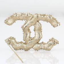 chanel cc brooch