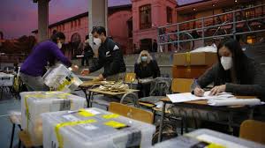 Este sábado 20 de marzo se publicó la nómina de vocales de mesas designados por las juntas electorales, además de los miembros de colegios escrutadores, locales de votación, delegados y recintos en que funcionarán los colegios escrutadores. Ywvfnavlkrqnom