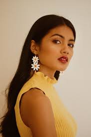 Statement Daisy Earrings: Lightweight Clay Floral Earrings