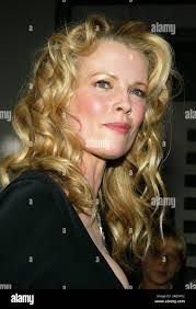 Cellular 2004 kim basinger hi-res stock photography and images