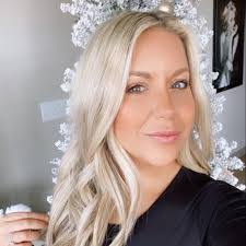 Laura Birdwell's Instagram, Twitter & Facebook