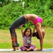 Mother And 4 Year Old Daughter Take Adorable Pictures Of Their Impressive Yoga Poses Impressive Yoga Poses Yoga For Kids Yoga Poses