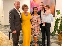 Conocida por participar en las producciones como amor a domicilio, amores de mercado y pituca sin lucas. Marlon Hernandez On Twitter Felicidades Embajador Johnson La Mujer Sabia Es Como Una Corona Para El Marido Ud Tiene Una Bellisima Corona Bendiciones Https T Co Rjja3npfxh