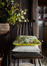 Modern rustic style is characterized by a clean, modern aesthetic balanced by softer, natural textures that highlights the art of mixing high and low, with old and new. Modern Rustic Decorating Ideas From Britain With Love Modern Rustic Decor Rustic Cottage Interiors Modern Rustic