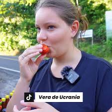 Ucraniana 🇺🇦 Probando Frutas de El Salvador 😧🍊