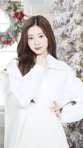 Pin Oleh Candypink Di Minju Bias Selebritas Potret Diri Kim