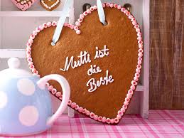 Von selbst bemalten und bepflanzten blumentöpfen über handgemachte süßigkeiten bis zu arbeiten aus dem textilen gestalten ist vieles möglich. Muttertag Rezepte Fur Susse Geschenkideen Lecker