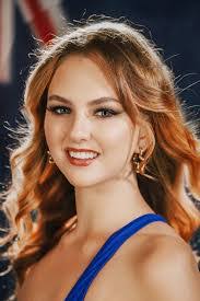 Kaitlyn Bolton's Instagram, Twitter & Facebook