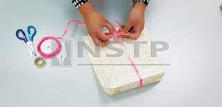 Tapi kalo dikonsumsi dengan cara oral, tetrahydrozoline punya potensi yang berdampak fatal apalagi kalo takaran tetesnya serampangan, khususnya bagi anak kecil, penderita penyakit jantung serta orang yang mengkonsumsi mao inhibitor. Teknik Mudah Membalut Hadiah